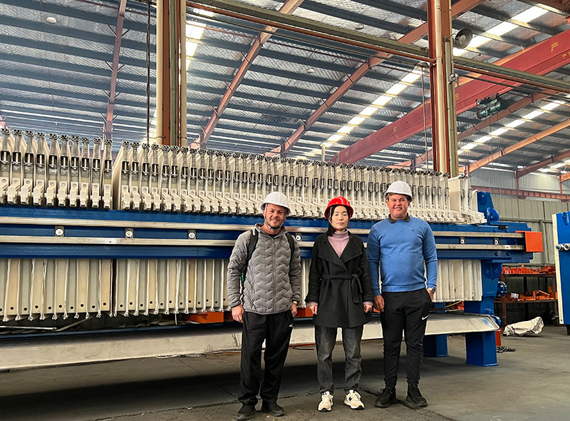 Welcome South African clients visited our factory.jpg